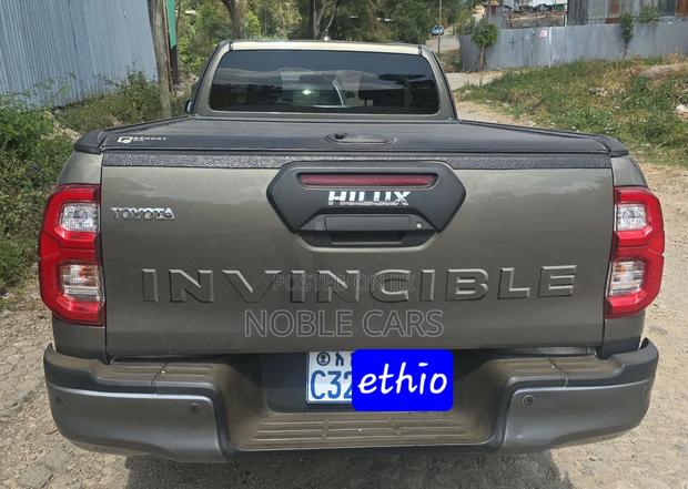 Toyota Hilux 2023 Gray