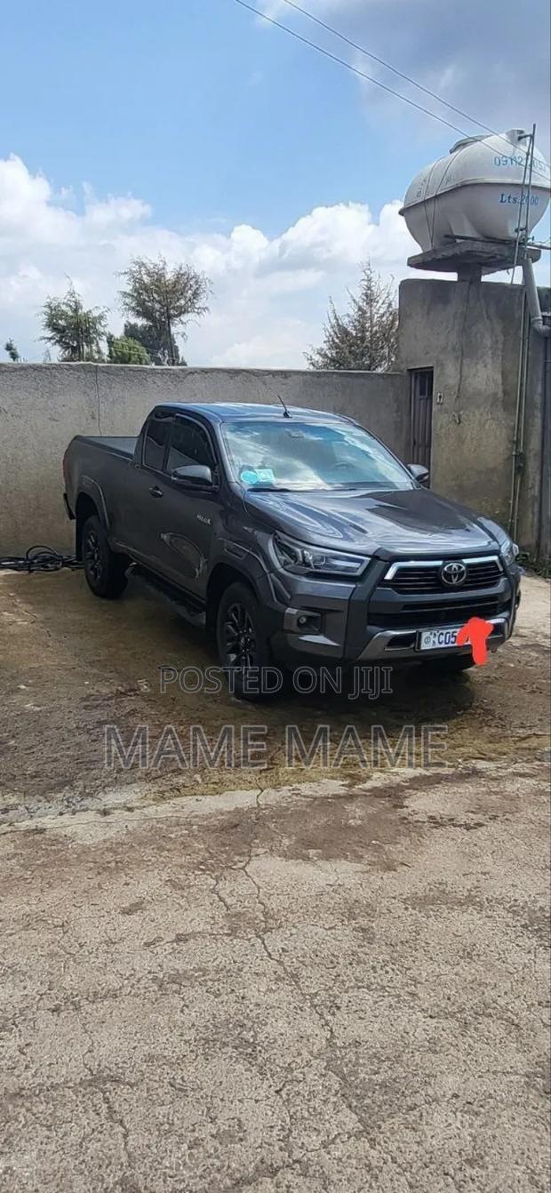 Toyota Hilux 2021 Gray