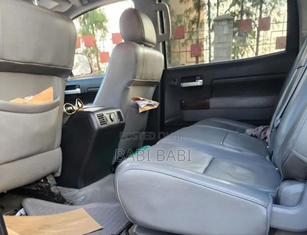Toyota Tundra 2010 Blue