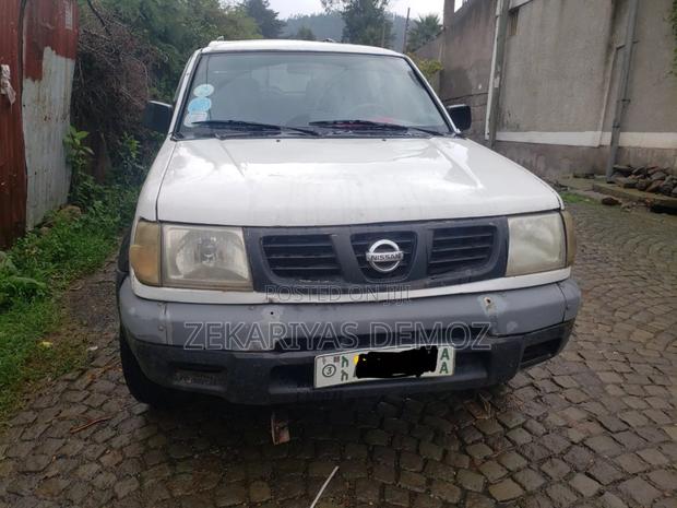 Nissan Hardbody 2010 White