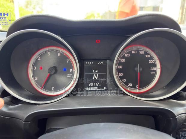 Suzuki Swift 2022 White