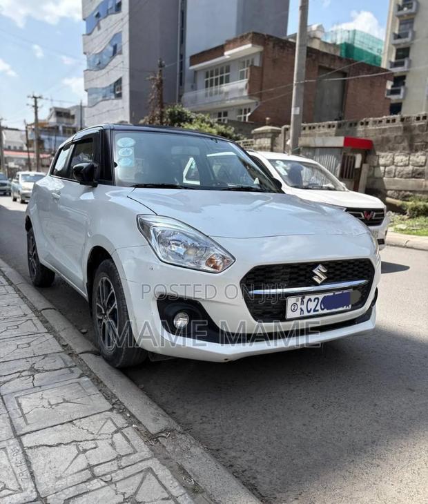 Suzuki Swift 2022 White