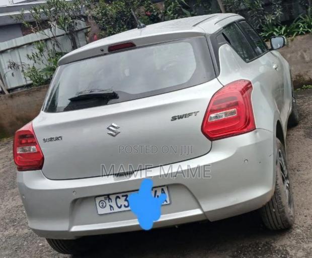 Suzuki Swift 2022 Silver
