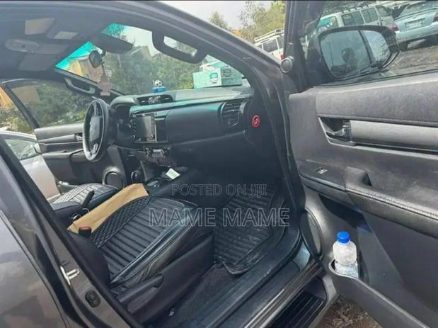 Toyota Hilux 2014 Black