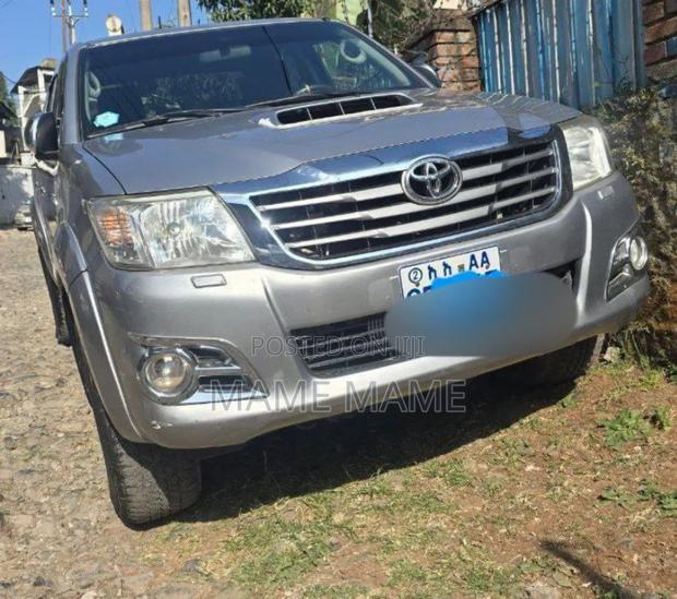 Toyota Hilux 2015 Gray