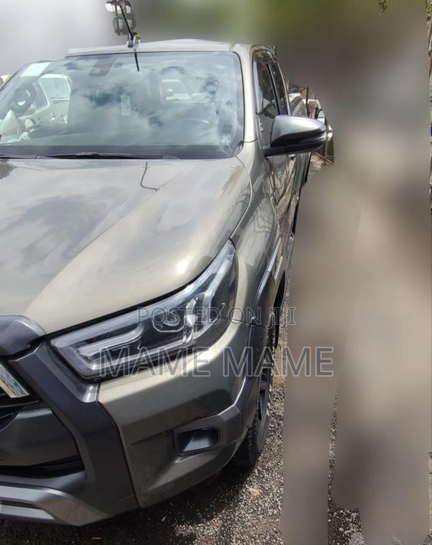 Toyota Hilux 2021 Gray
