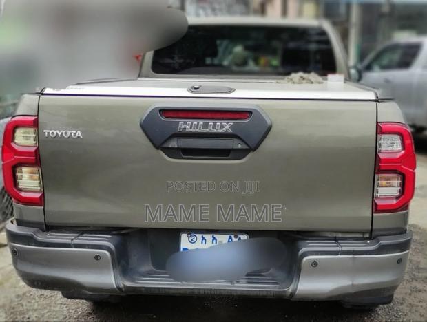 Toyota Hilux 2021 Gray
