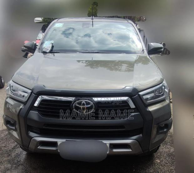 Toyota Hilux 2021 Gray