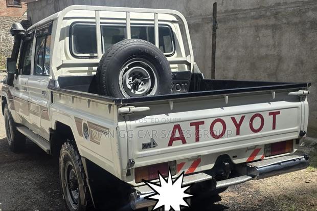 Toyota Land Cruiser 2015 White