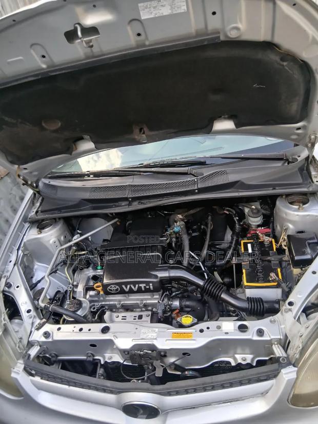 Toyota Platz 2003 Silver