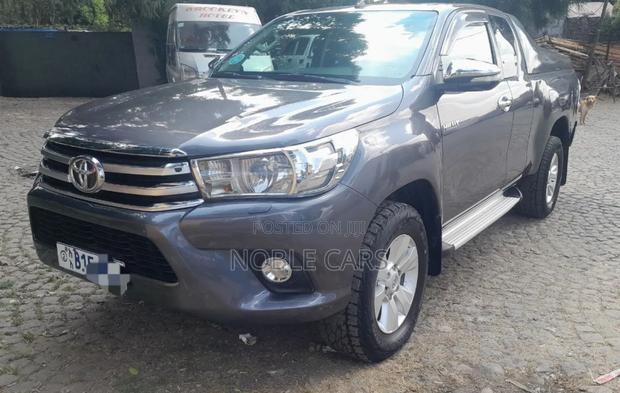 Toyota Hilux 2017 Gray