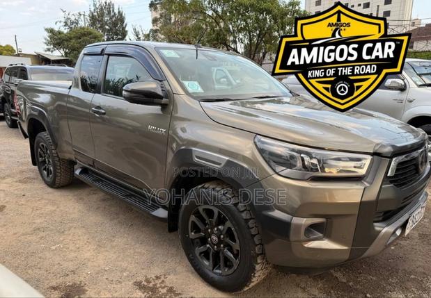 Toyota Hilux 2021 Gray