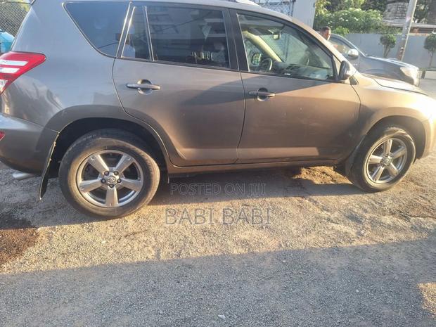 Toyota RAV4 2012 Brown
