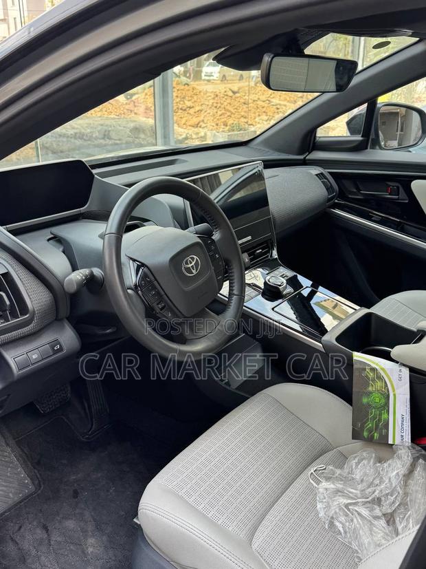 New Toyota bZ4X 71.4 kWh FWD 2023 Gray