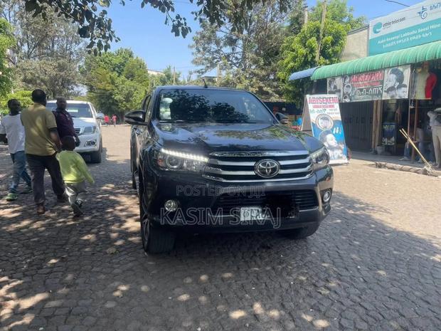 Toyota Hilux Revo Double Cab Deisel 2.4 AWD 2017 Gray