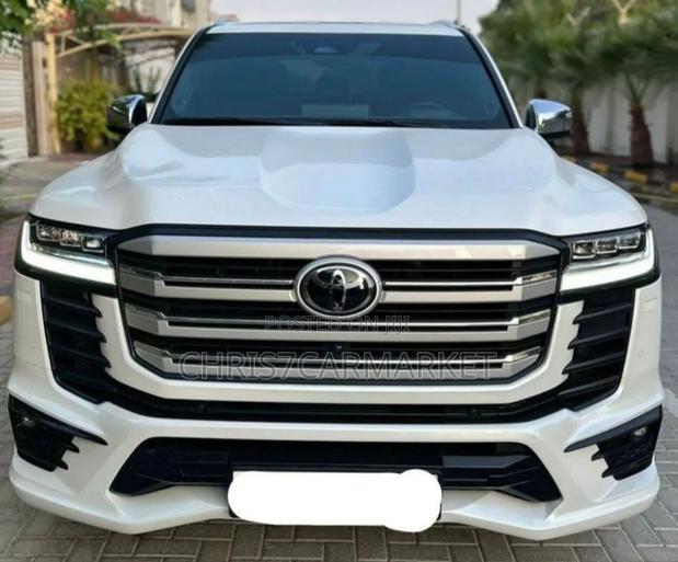 Toyota Land Cruiser LC300 2023 White