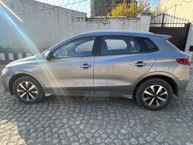 BYD E2 43 kWh 94 hp FWD 2024 Silver
