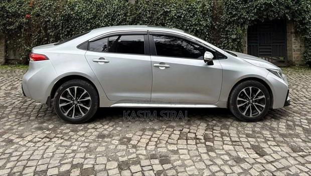 Toyota Corolla LE 2023 Silver