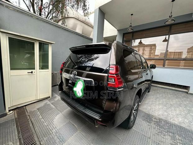 Toyota Land Cruiser Prado 2.8 2018 Brown