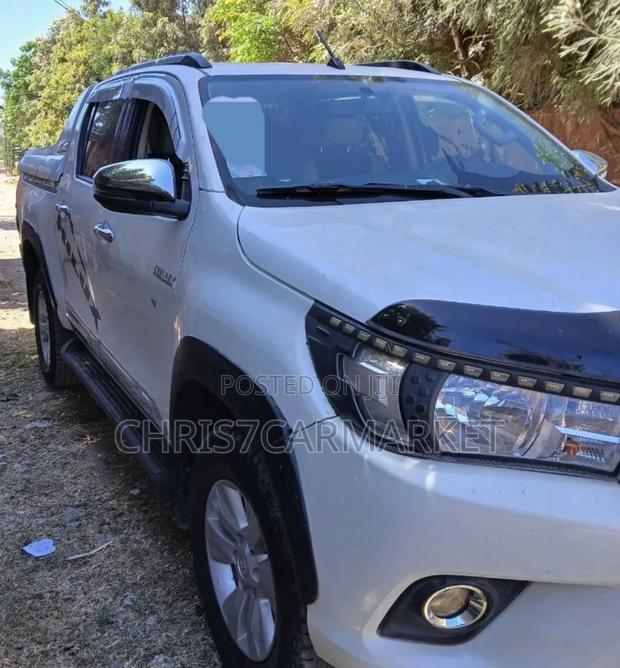 Toyota Hilux Revo Double Cab Deisel 2.4 RWD 2019 White