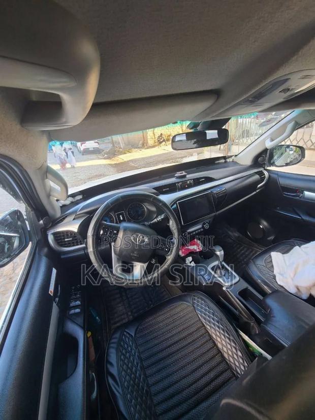 Toyota Hilux Revo Double Cab Deisel 2.4 AWD 2019 White