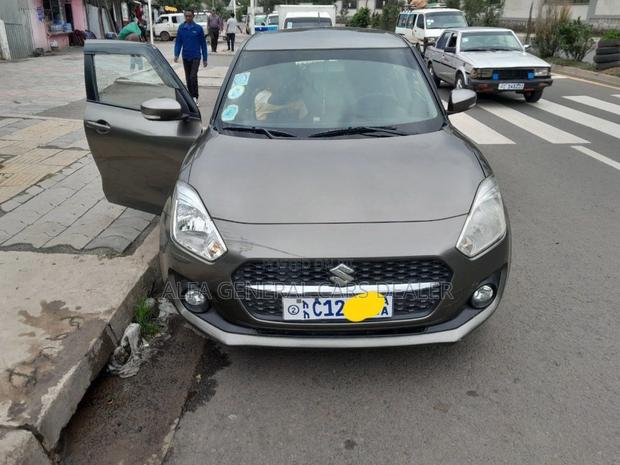 Suzuki Swift 2022 Gray