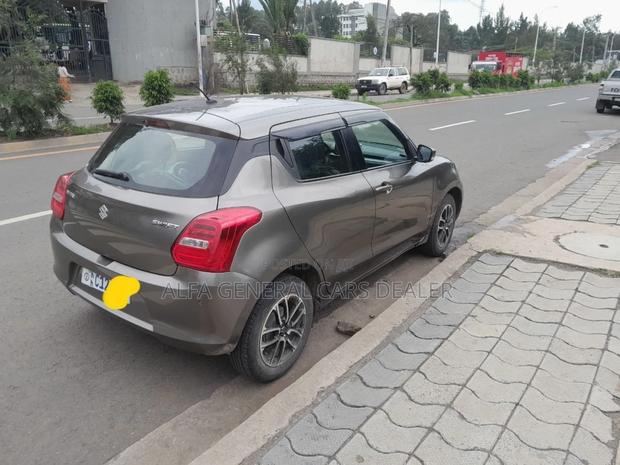 Suzuki Swift 2022 Gray