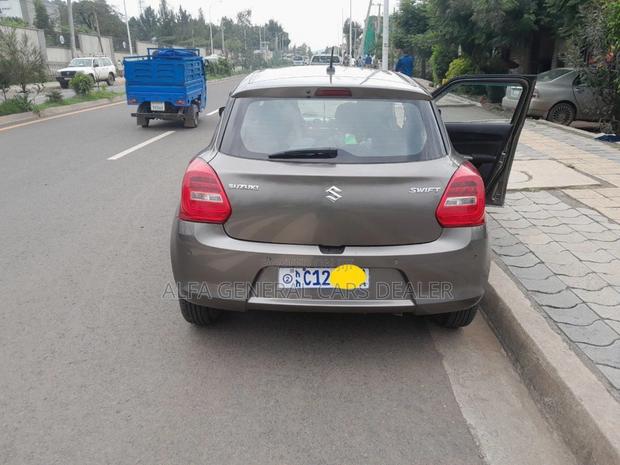 Suzuki Swift 2022 Gray