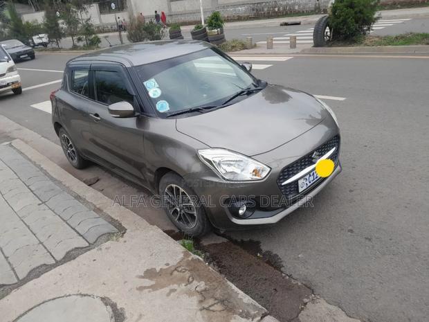 Suzuki Swift 2022 Gray