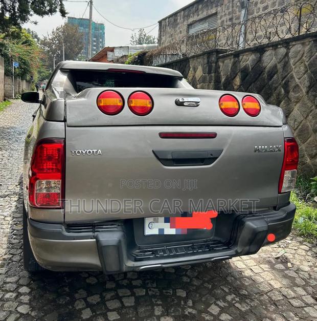 Toyota Hilux 2020 Silver
