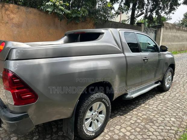Toyota Hilux 2020 Silver