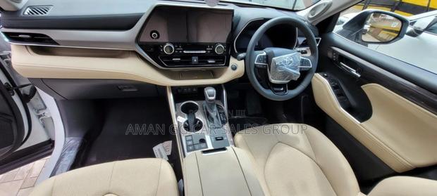 New Toyota Highlander Hybrid 2025 Blue