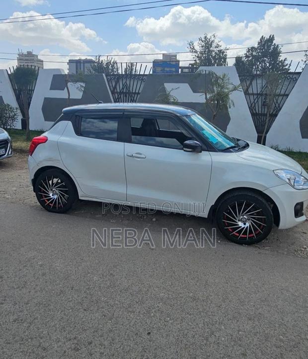 Suzuki Swift 2022 White