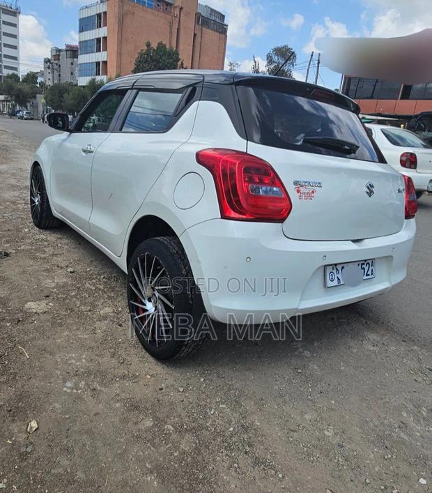 Suzuki Swift 2022 White