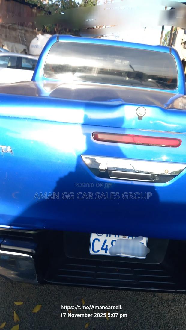 Toyota Hilux 2018 Blue