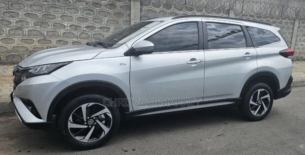 Toyota Rush 2023 Silver