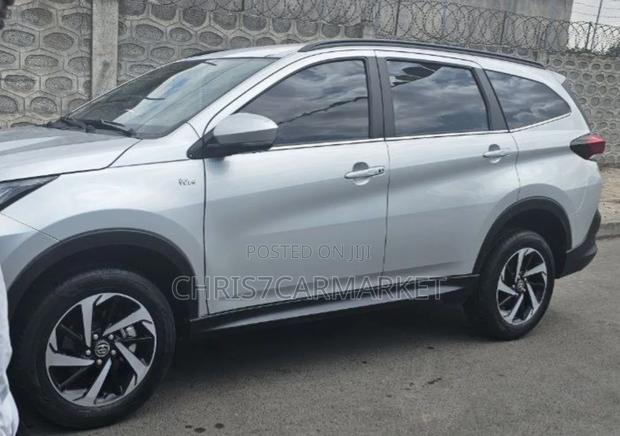 Toyota Rush 2023 Silver