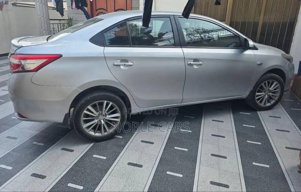 Toyota Yaris 2017 Silver