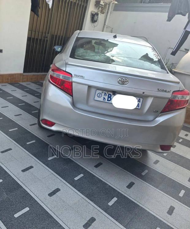 Toyota Yaris 2017 Silver