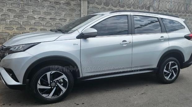 Toyota Rush 2022 Silver