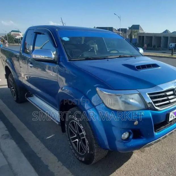 Toyota Hilux 2015 Blue