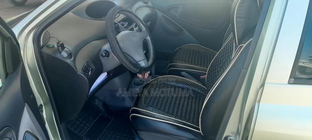 Toyota Vitz 2001
