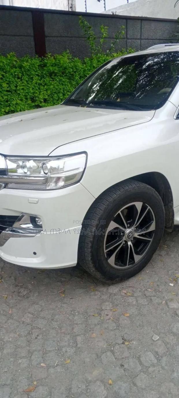 Toyota Land Cruiser 2021 White