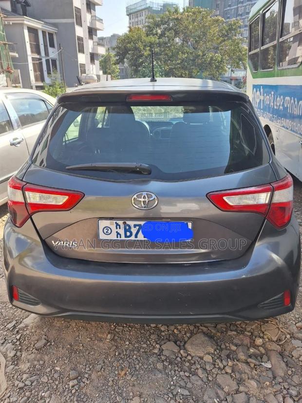Toyota Yaris 2018 Gray