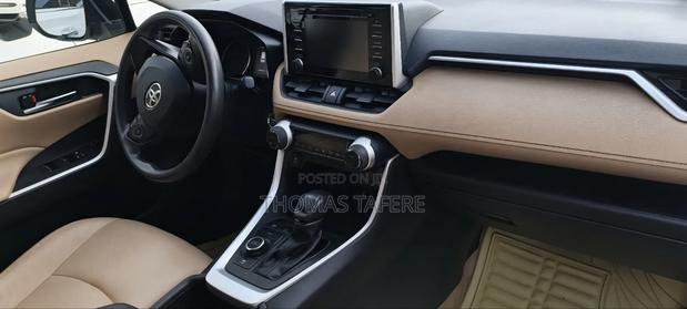 Toyota RAV4 2022 White