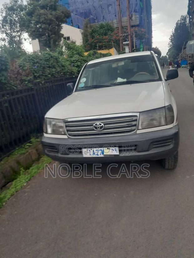 Toyota Land Cruiser 2006 White
