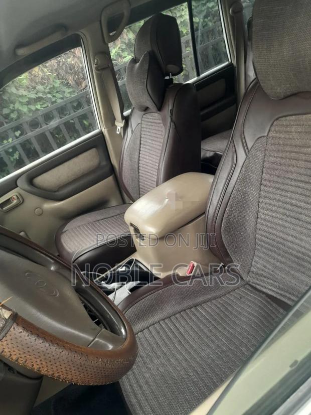 Toyota Land Cruiser 2006 White