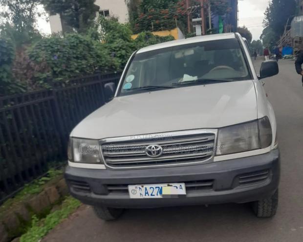 Toyota Land Cruiser 2006 White