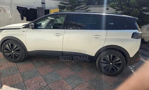 Peugeot 5008 2019 White