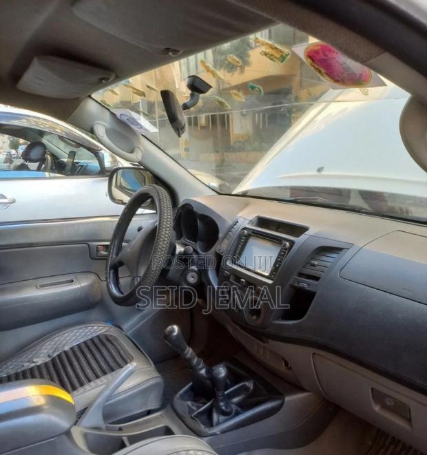 Toyota Hilux 2009 White